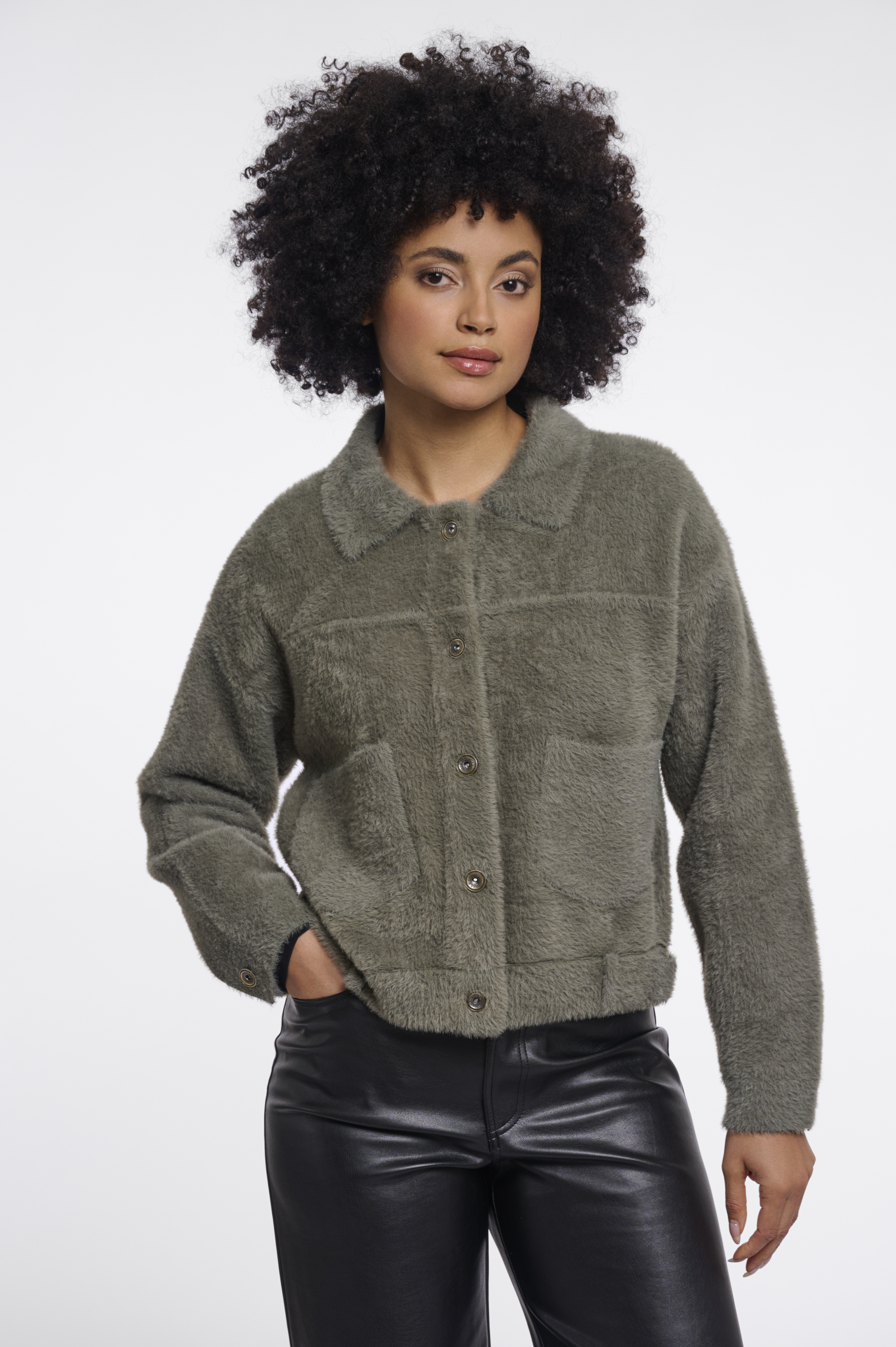 RINO & PELLE "BUBBLY Jaket Green ash" superweiche Kuscheljacke mit Kragen– Teddyjacke – Flauschjacke – Soft, Boxy-Schnitt-Jacke Bubbly