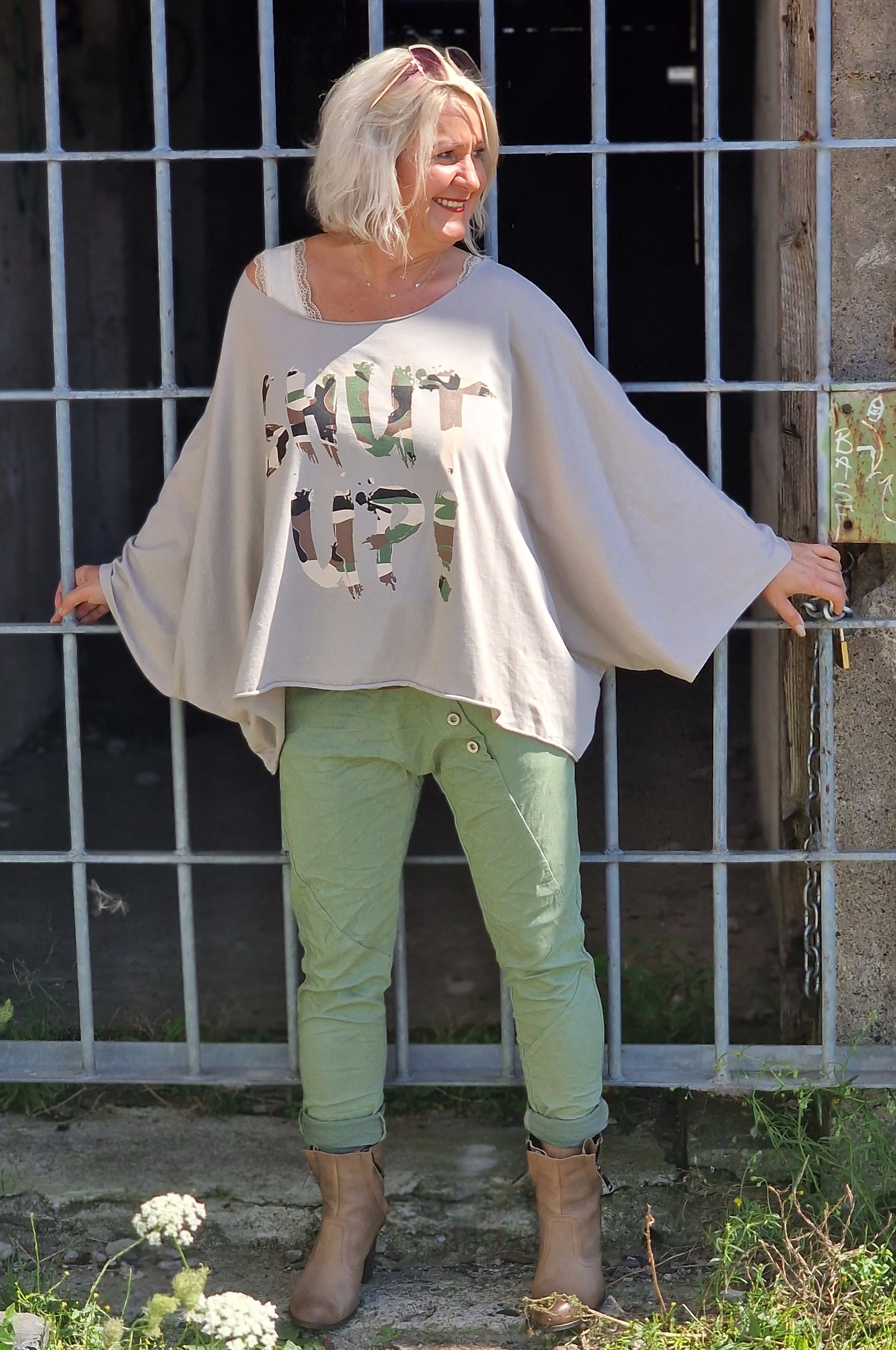 "Sweatshirt „SHUT UP"  in Camouflage  – Shirt/Poncho – Longsleeve 