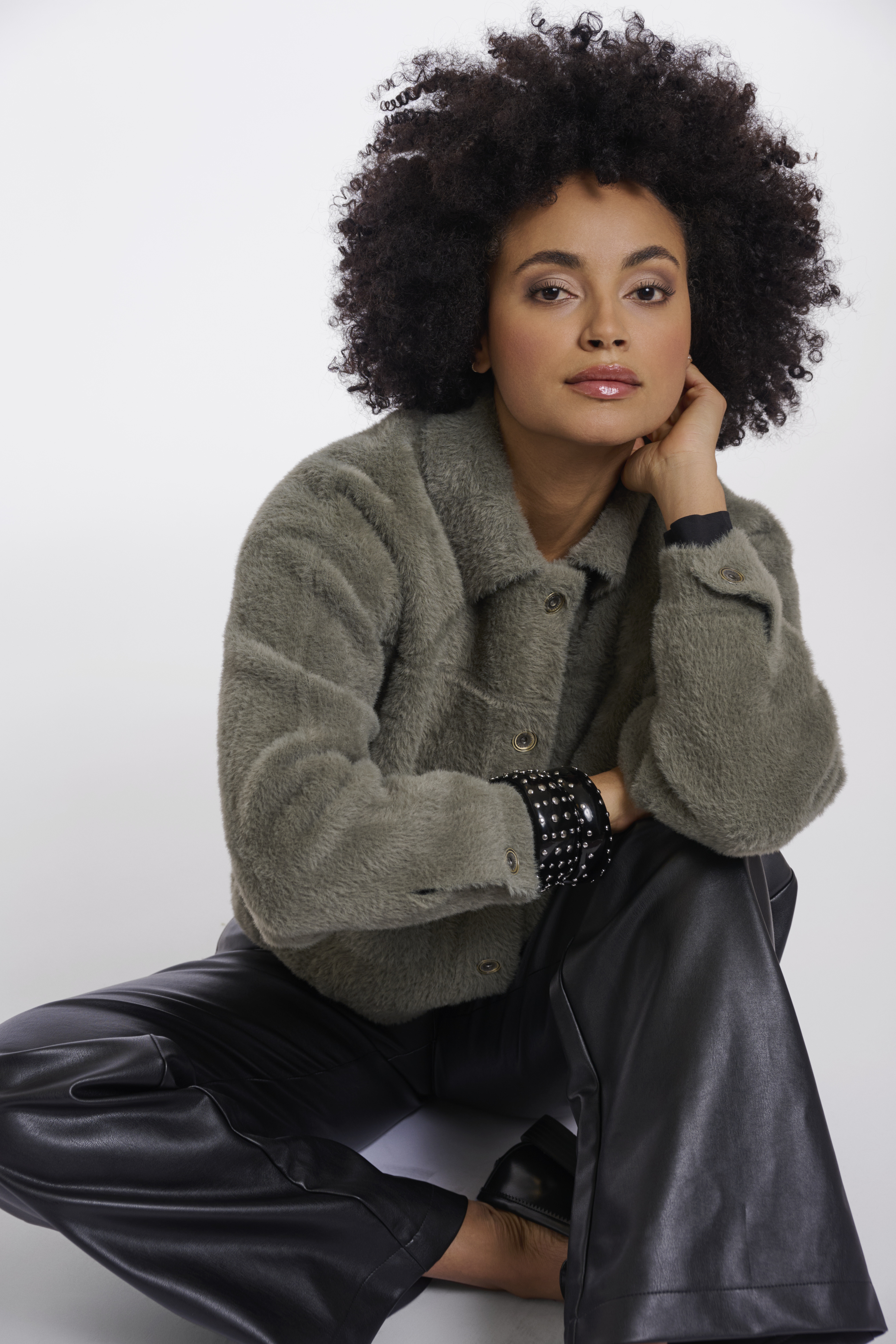 RINO & PELLE "BUBBLY Jaket Green ash" superweiche Kuscheljacke mit Kragen– Teddyjacke – Flauschjacke – Soft, Boxy-Schnitt-Jacke Bubbly