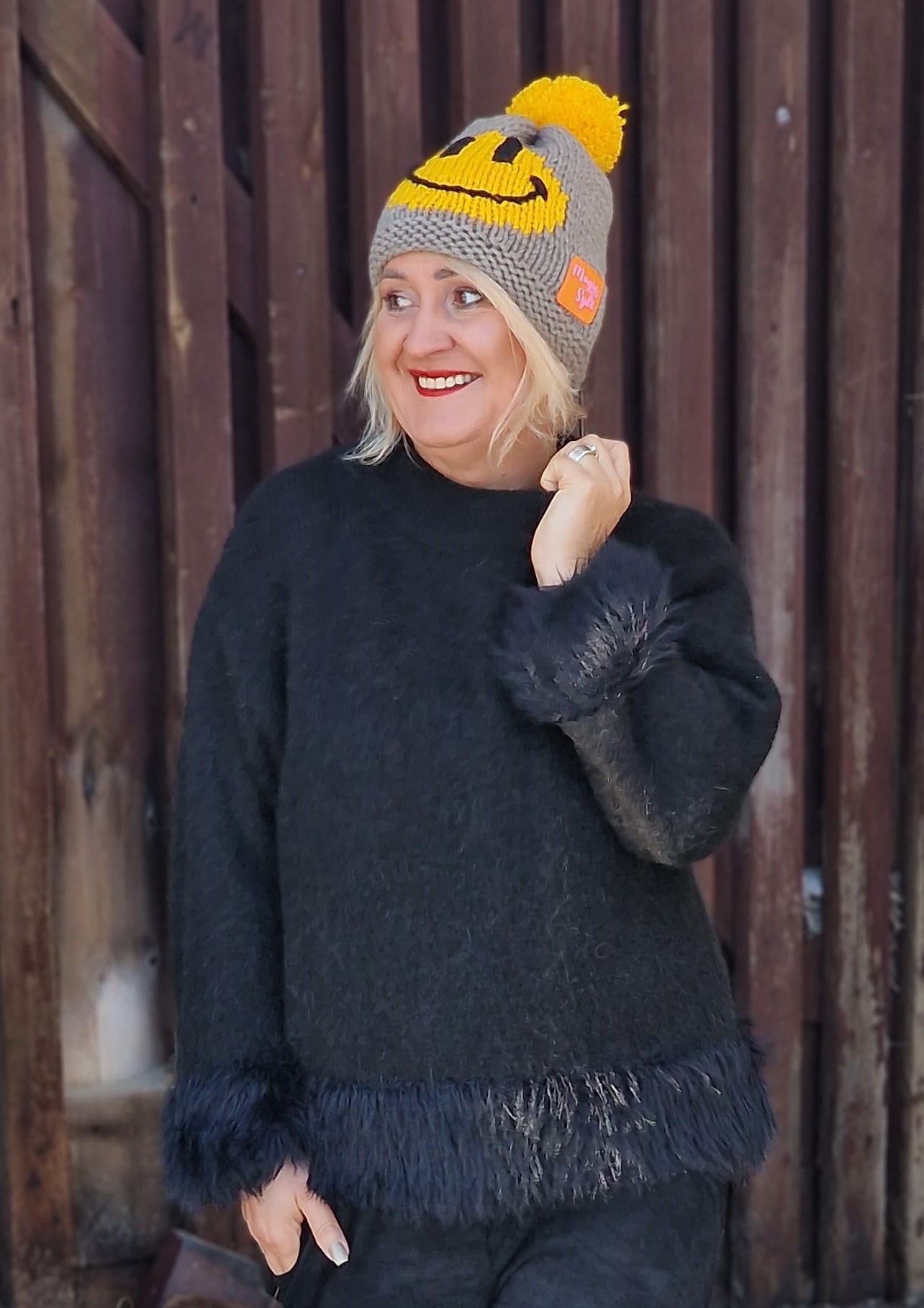 SMILEY-Mütze mit Bommel "Magic Pearl Sylt" – handgearbeitete Winter-Beanie/Hauben – Einzelstücke, limitiert