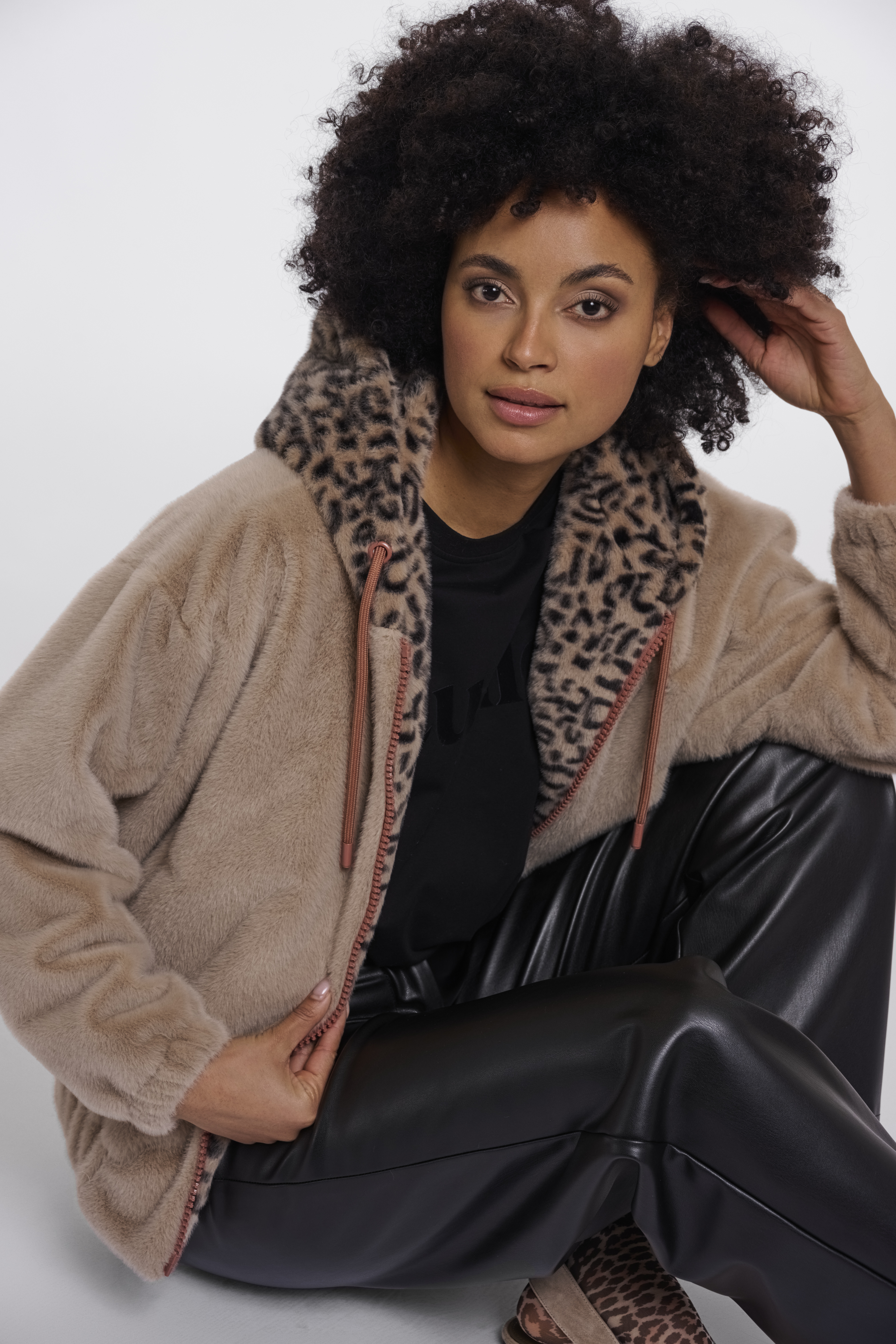 RINO & PELLE "ORI Jacket Leo with zipper and hood Oat" – superweiche Kuscheljacke mit Kapuze– Wintermantel – Winterjacke braun Kopie