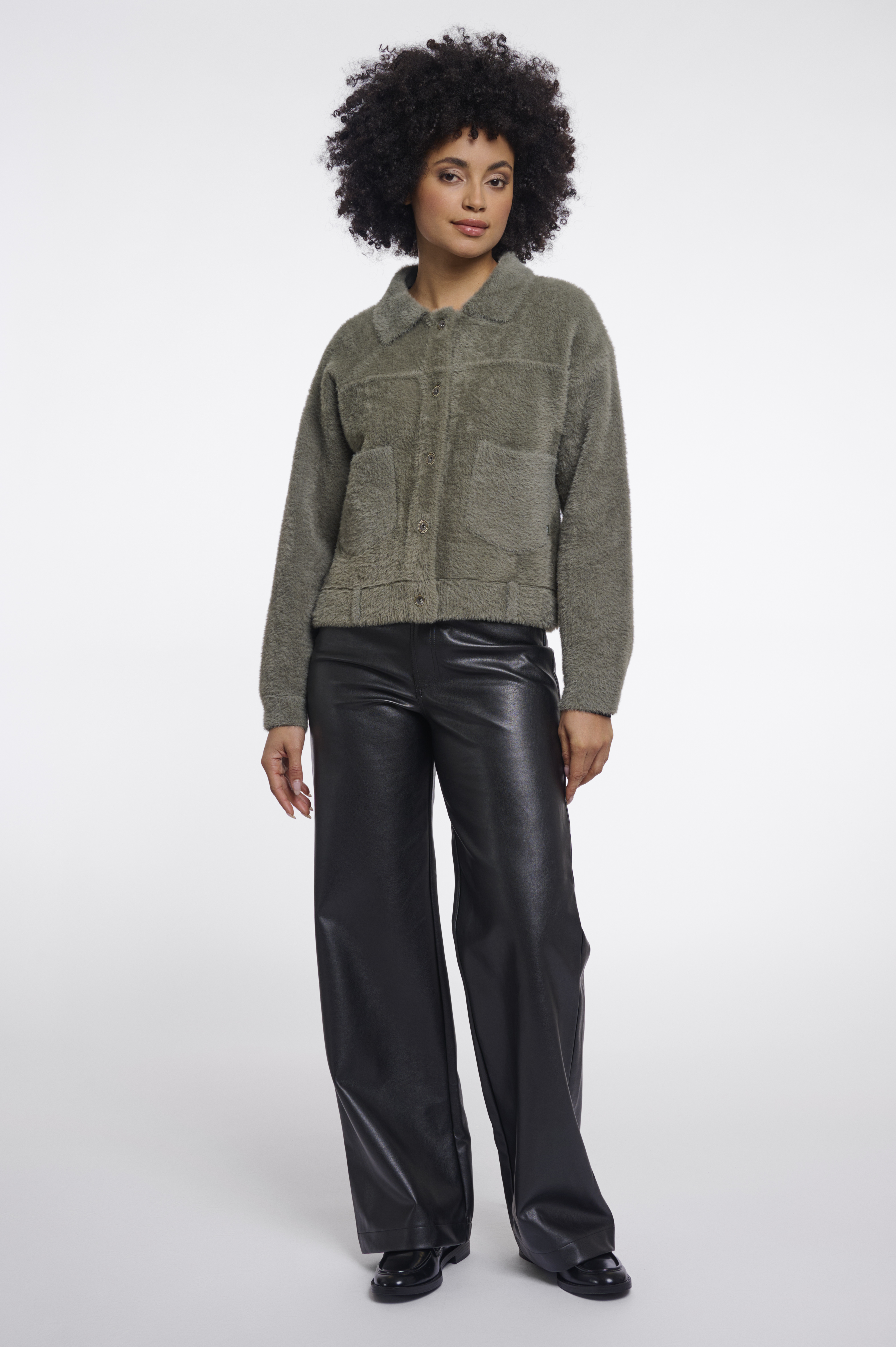 RINO & PELLE "BUBBLY Jaket Green ash" superweiche Kuscheljacke mit Kragen– Teddyjacke – Flauschjacke – Soft, Boxy-Schnitt-Jacke Bubbly