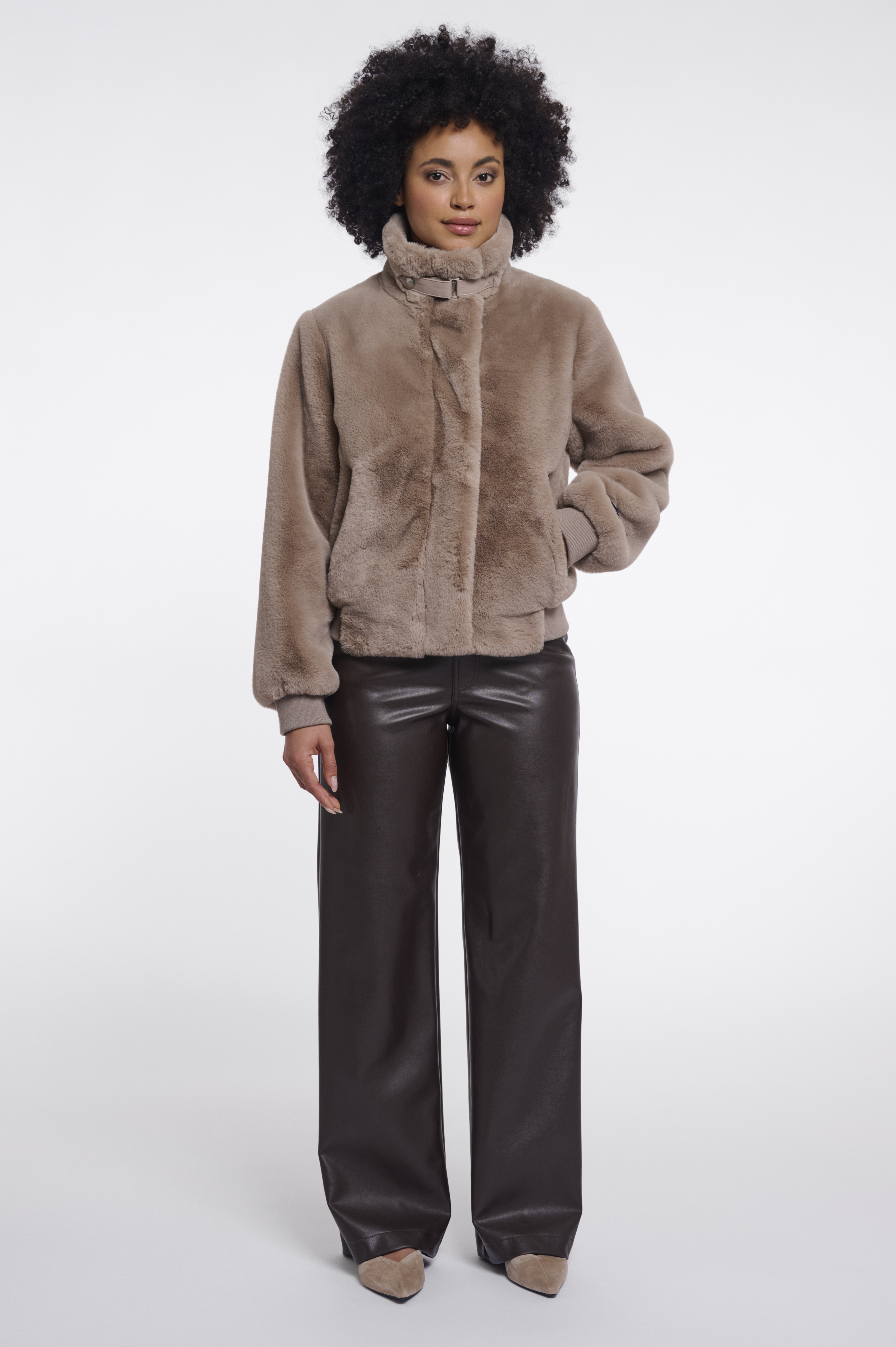 RINO & PELLE "AMBRA Mocha latte Short faux Jacket" – Kunstfell – Damenjacke – Wintermantel – Winterjacke Taupe
