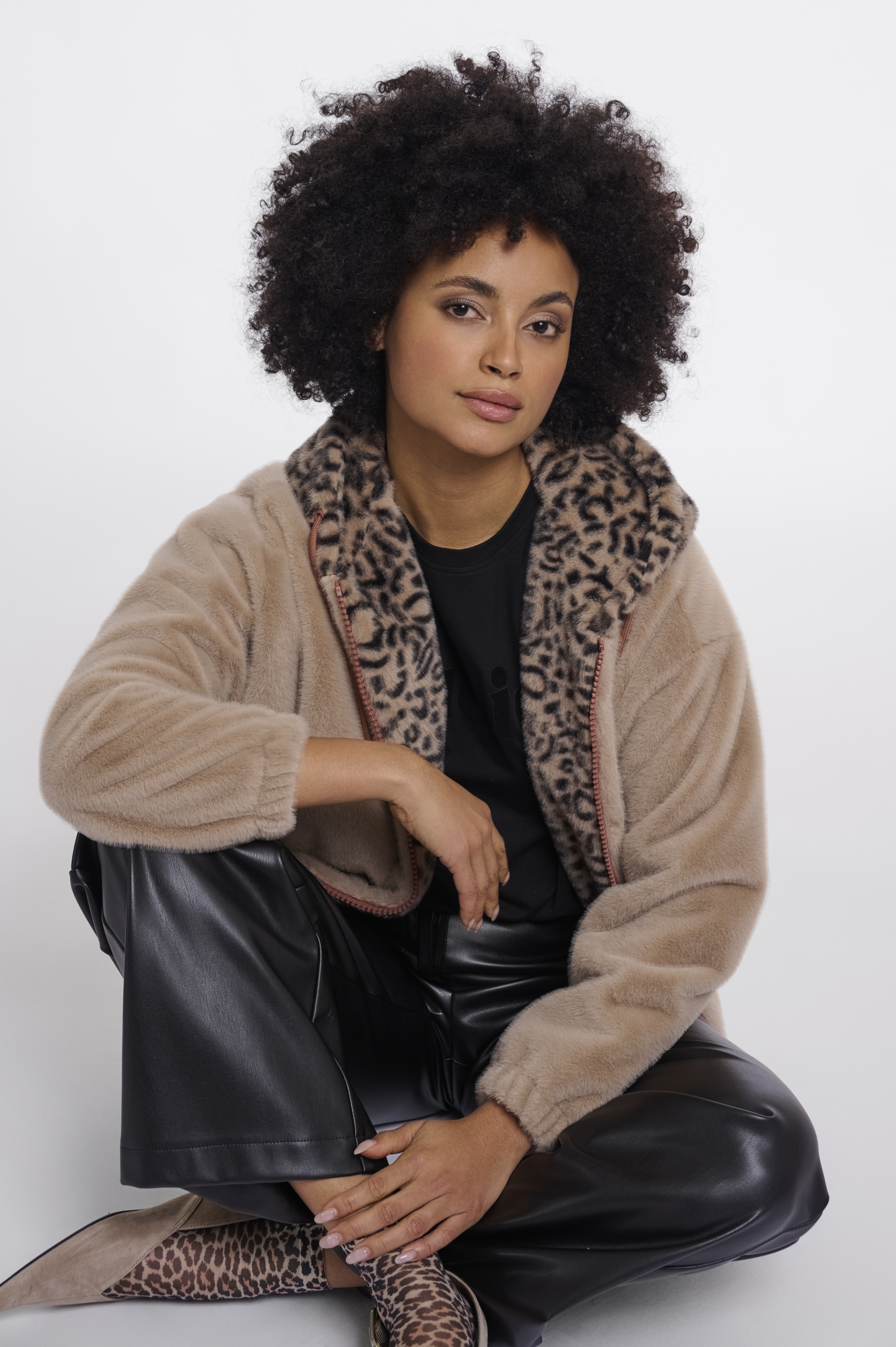 RINO & PELLE "ORI Jacket Leo with zipper and hood Oat" – superweiche Kuscheljacke mit Kapuze– Wintermantel – Winterjacke braun Kopie