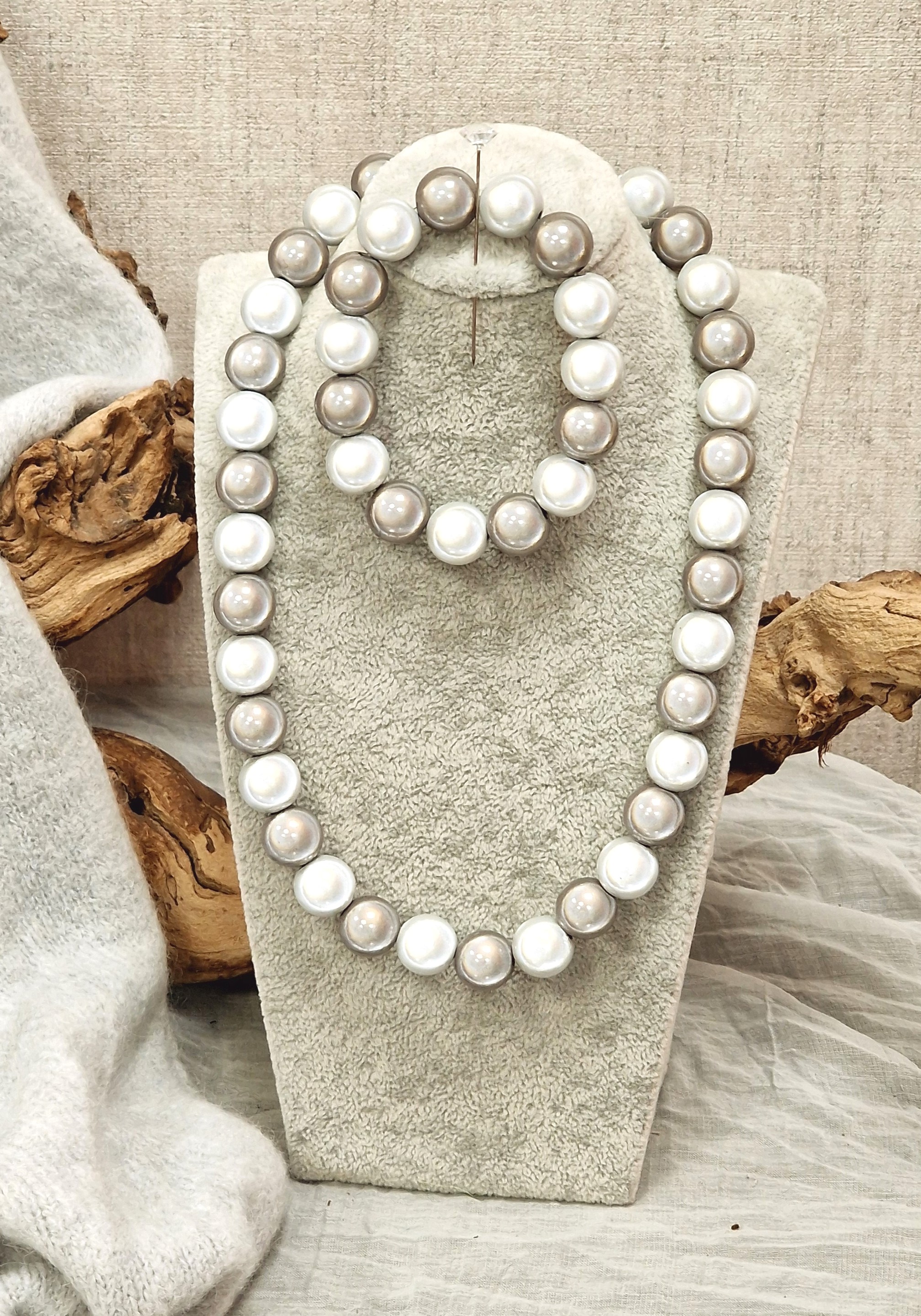 Magic Perlenkette 14mm – Miracle Beads – Halskette – Damenkette – Collier – Modeschmuck Kette in Grau/Hellgrau